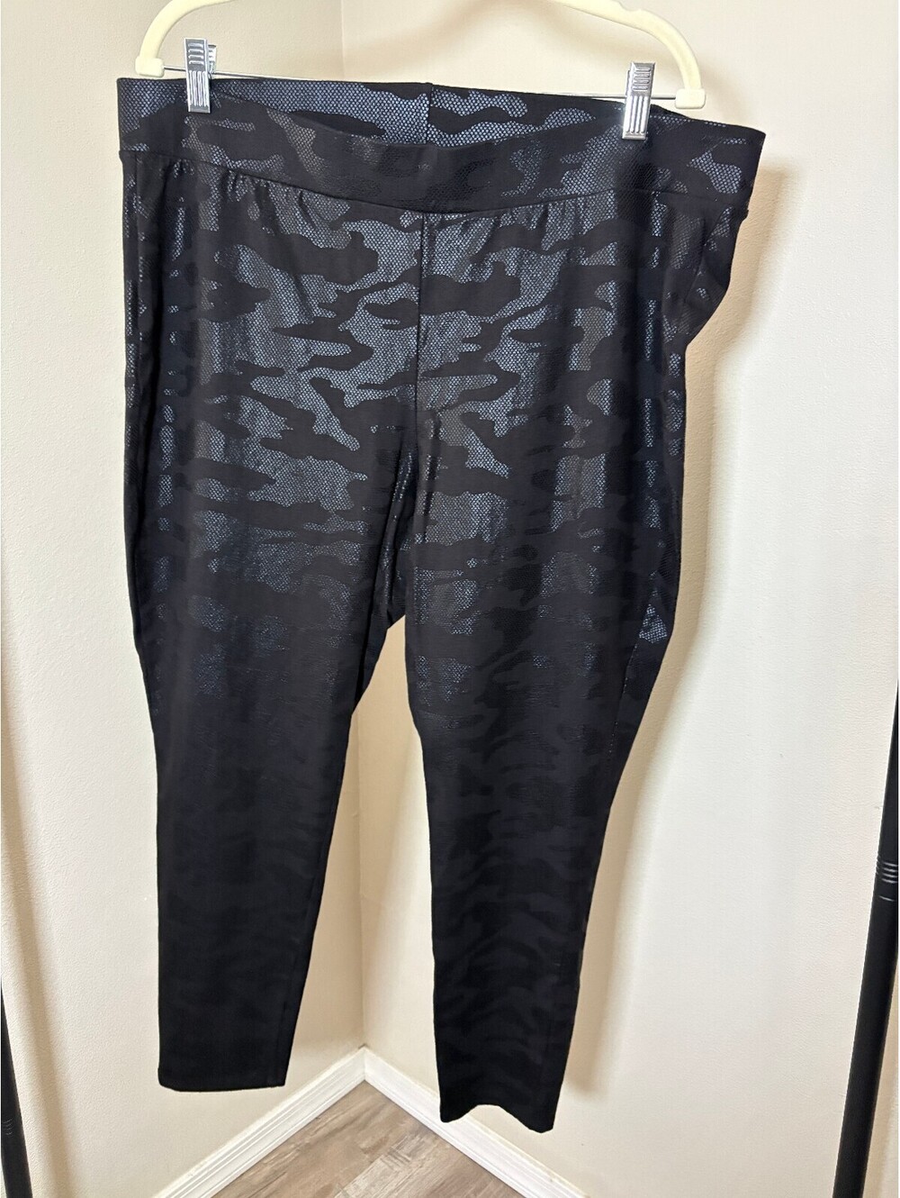Torrid Women's Black Camouflage Print Leggings Size 3 (Plus Size)